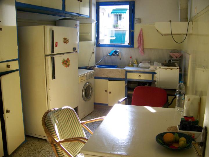 Sharing An Apartment in Athens, Greece (Thu June 21, 2007)